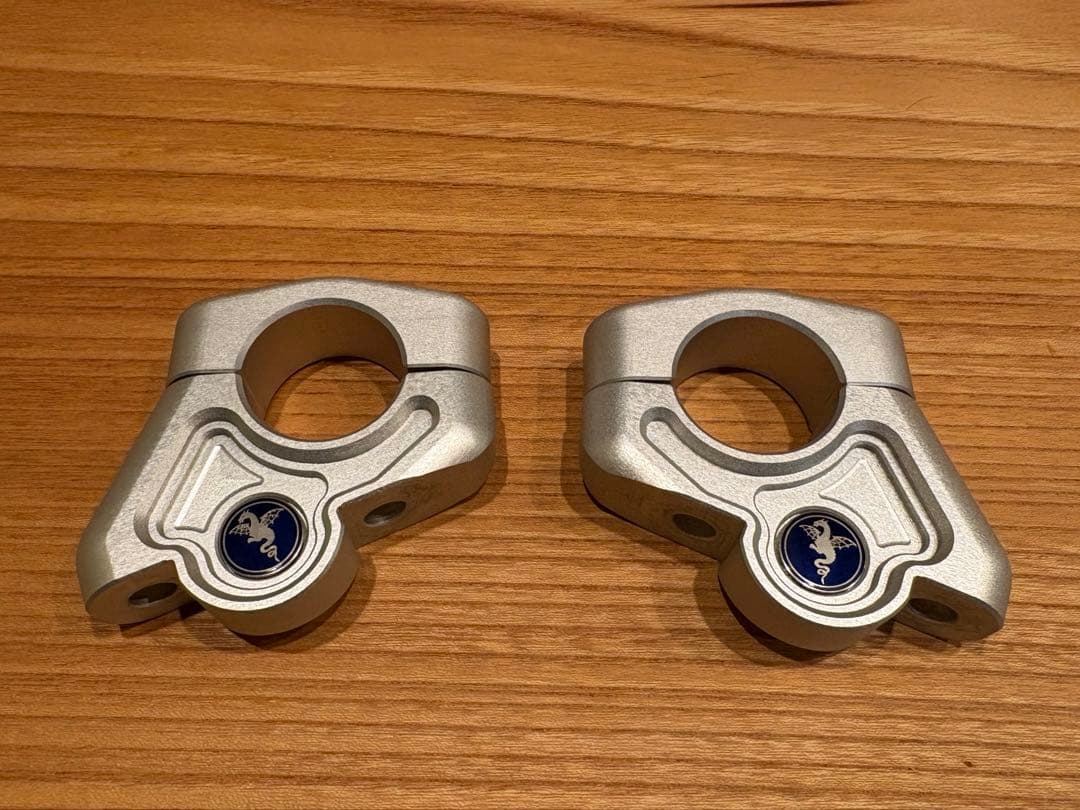 アールズギア　ハンドルバーライザー　ネジ４本付