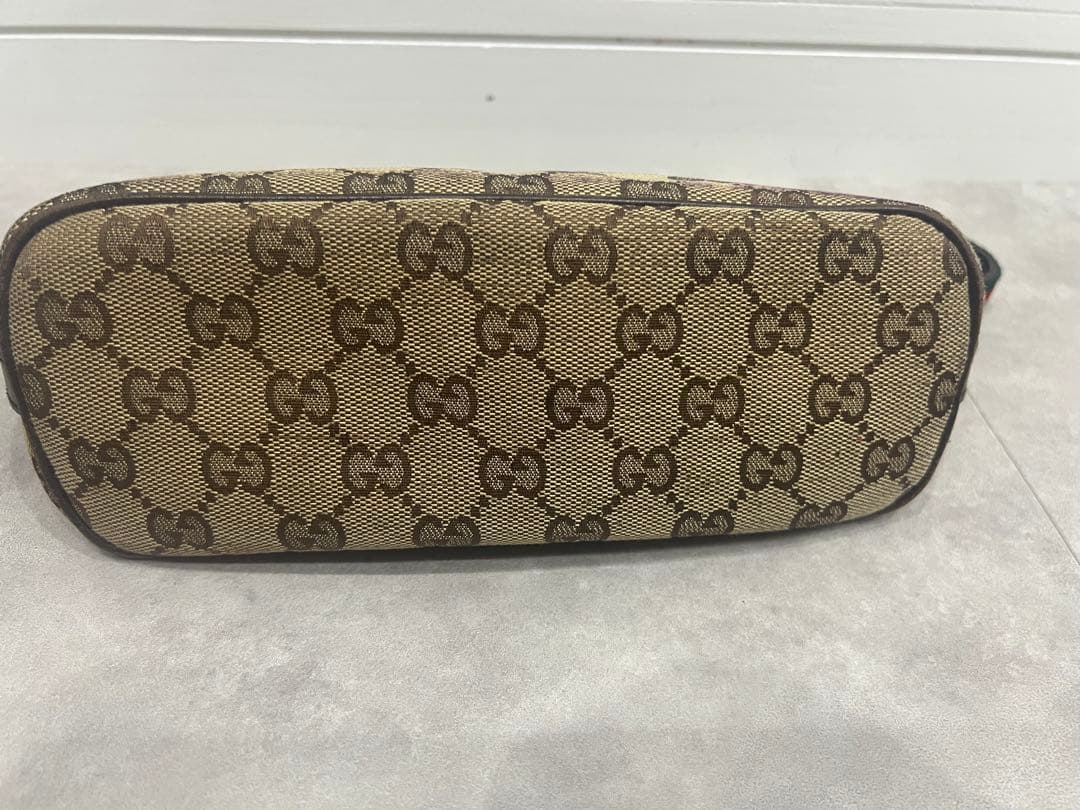 GUCCI GGキャンバス クラッチバッグ