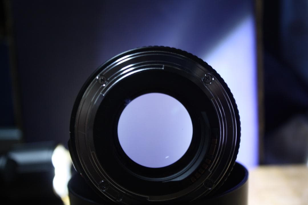 キャノン　 LENS　EF 85㎜F1.8 　 フード、前後キャップ付き　並品