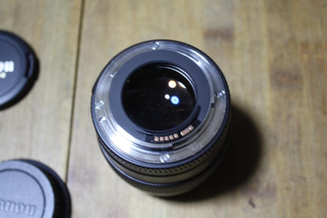 キャノン　 LENS　EF 85㎜F1.8 　 フード、前後キャップ付き　並品