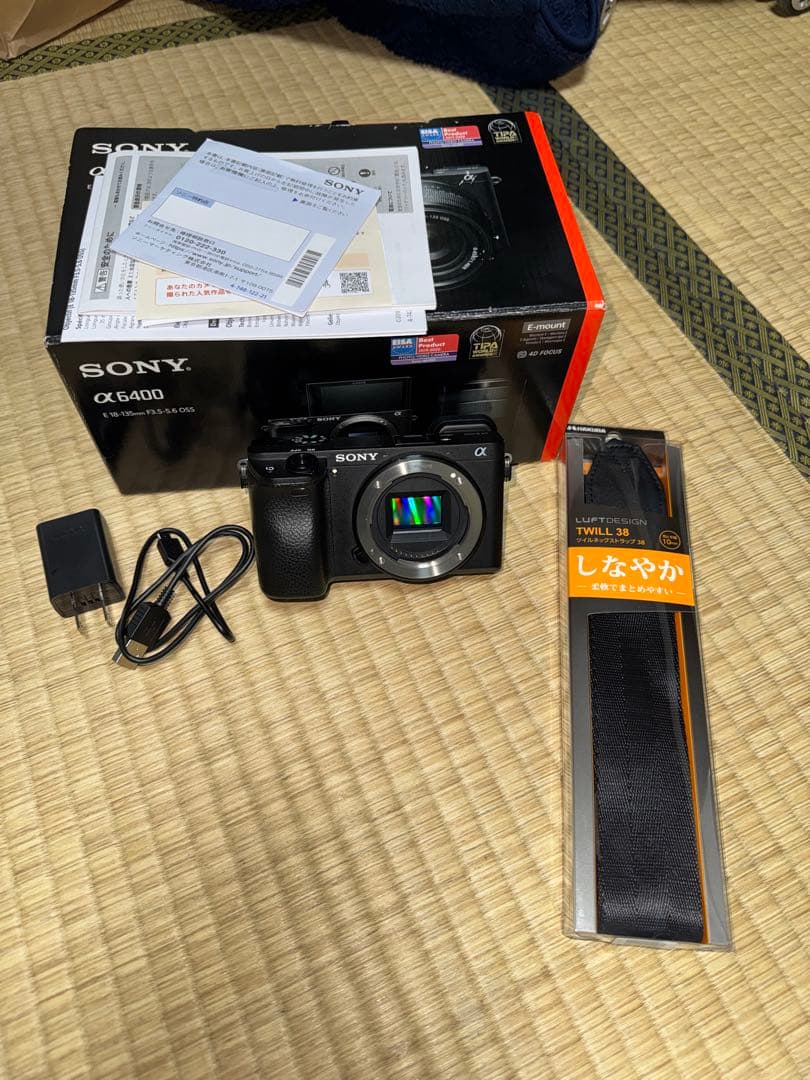 SONY α6400 ミラーレス一眼 + レンス sigma 16mm f1.4