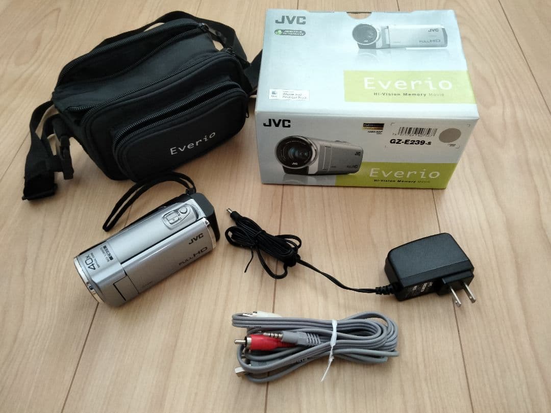 ●JVC ハイビジョンメモリームービー 携帯ケース付き