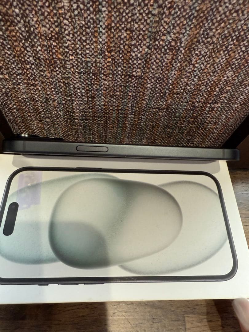 美品iPhone 15 本体　MTMH3J/A ブラック128GB