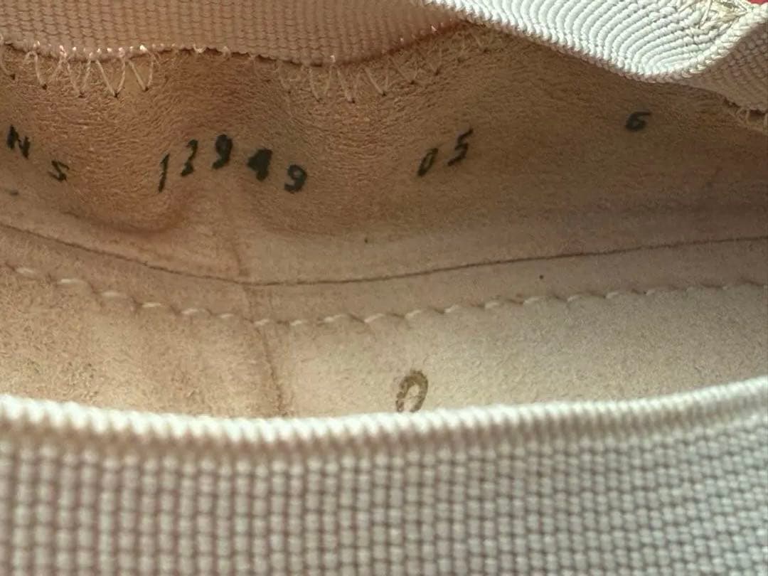 フェラガモ　ゴールド フラットシューズ サイズ6