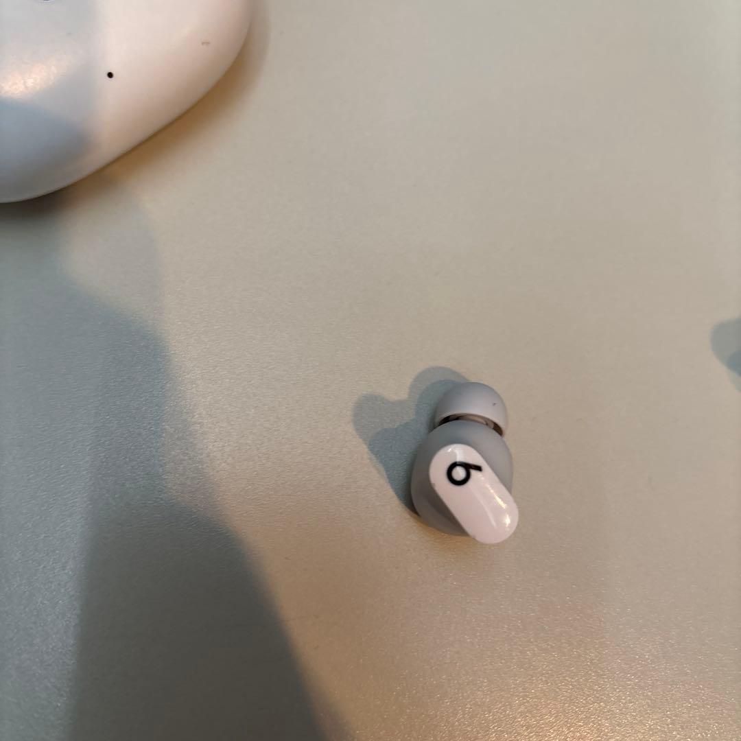 Beats ワイヤレスイヤホンケース ホワイト