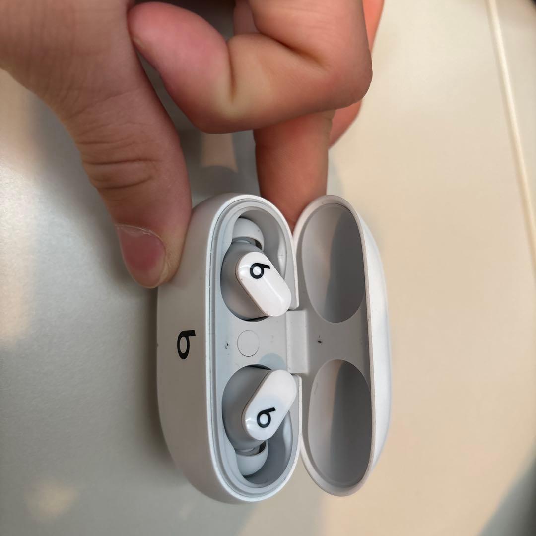 Beats ワイヤレスイヤホンケース ホワイト