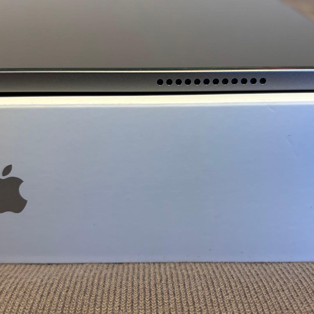 iPad Air (M3) 13インチ　Wi-Fi版　スペースグレイ　128GB