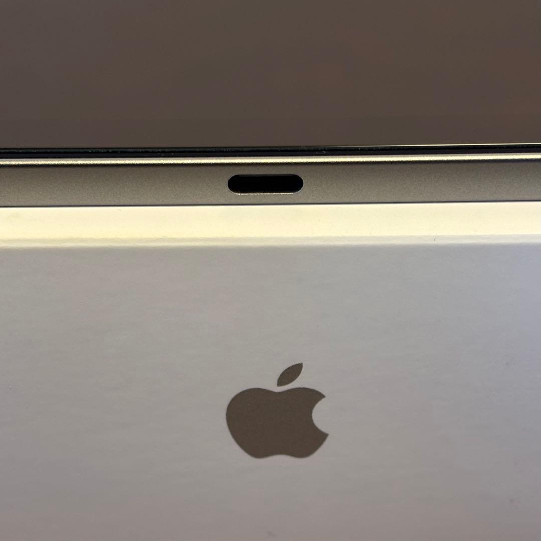 iPad Air (M3) 13インチ　Wi-Fi版　スペースグレイ　128GB