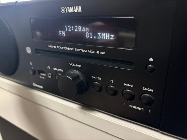 美品　YAMAHA MCR-B142 ミニコンポ おまけiPodつき