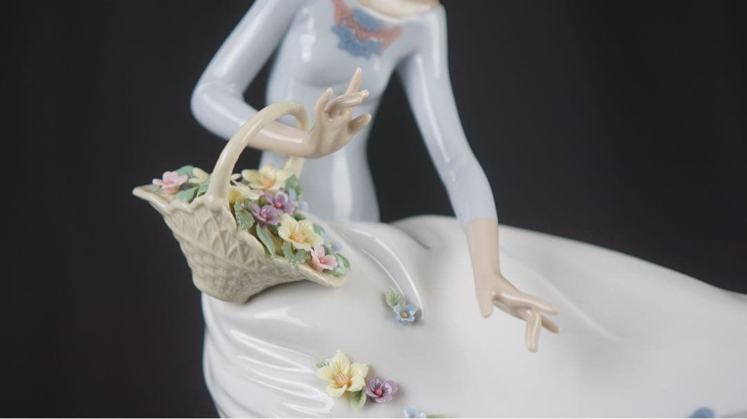 リヤドロ LLADRO 風のいたずら 01006767 置物 花 女性 美品