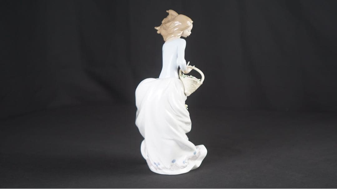 リヤドロ LLADRO 風のいたずら 01006767 置物 花 女性 美品