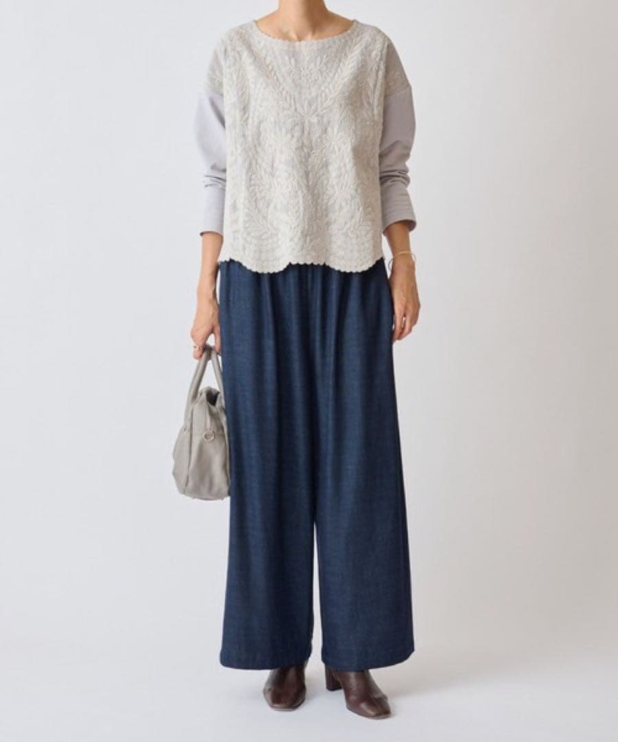 ビアズリー フロント刺繍カットソー