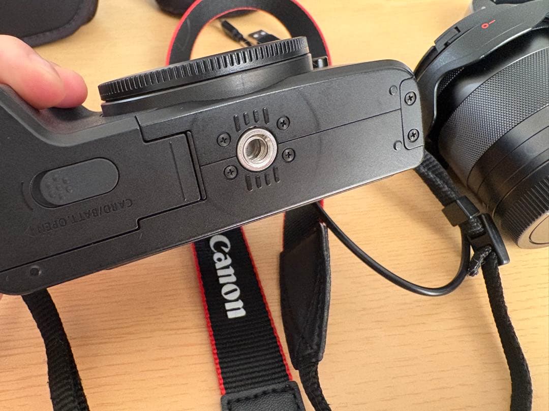 【値下げ】Canon EOS Kiss M、超広角レンズ 、高級フィルター他