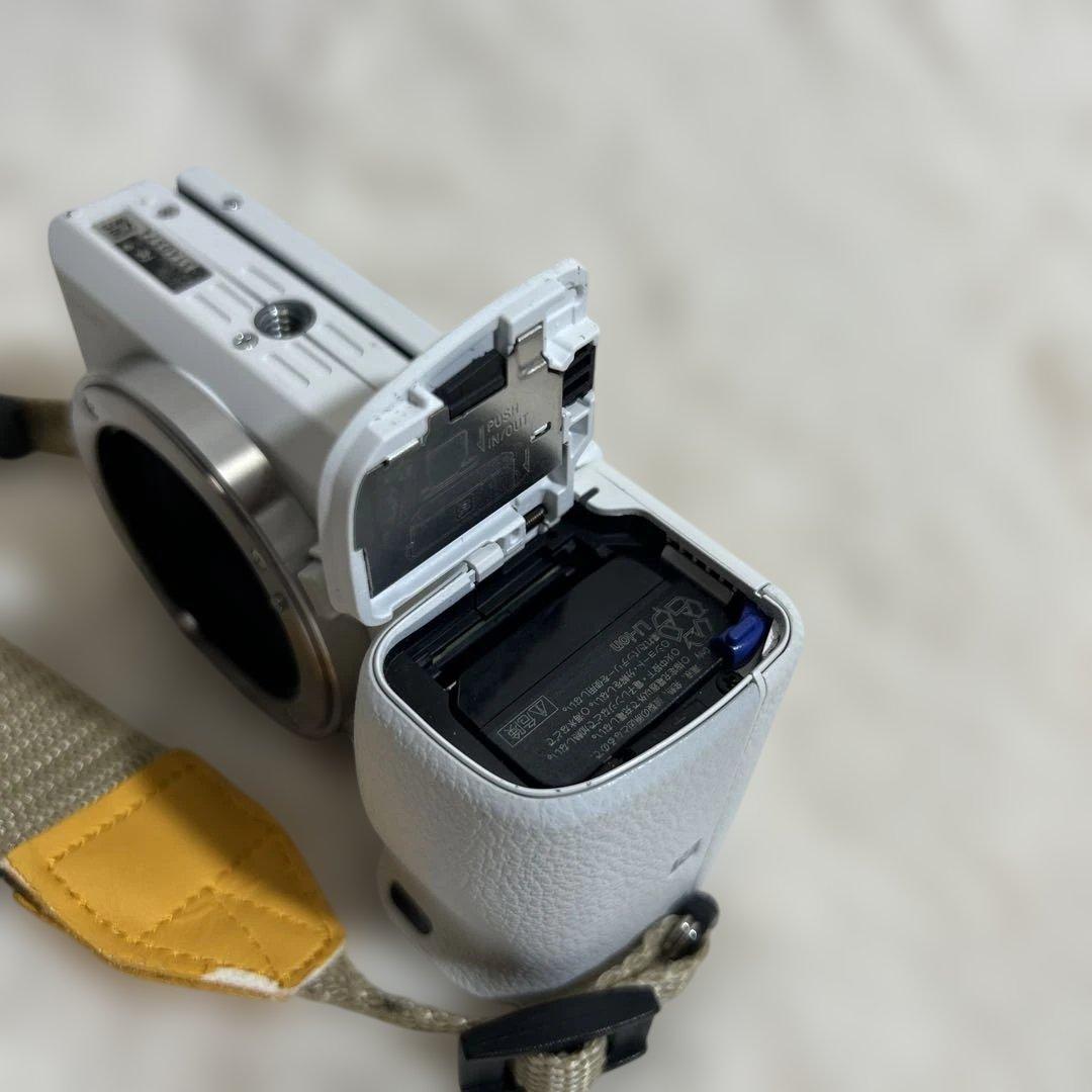 【美品】SONY α6000 ボディILCE-6000 ホワイト