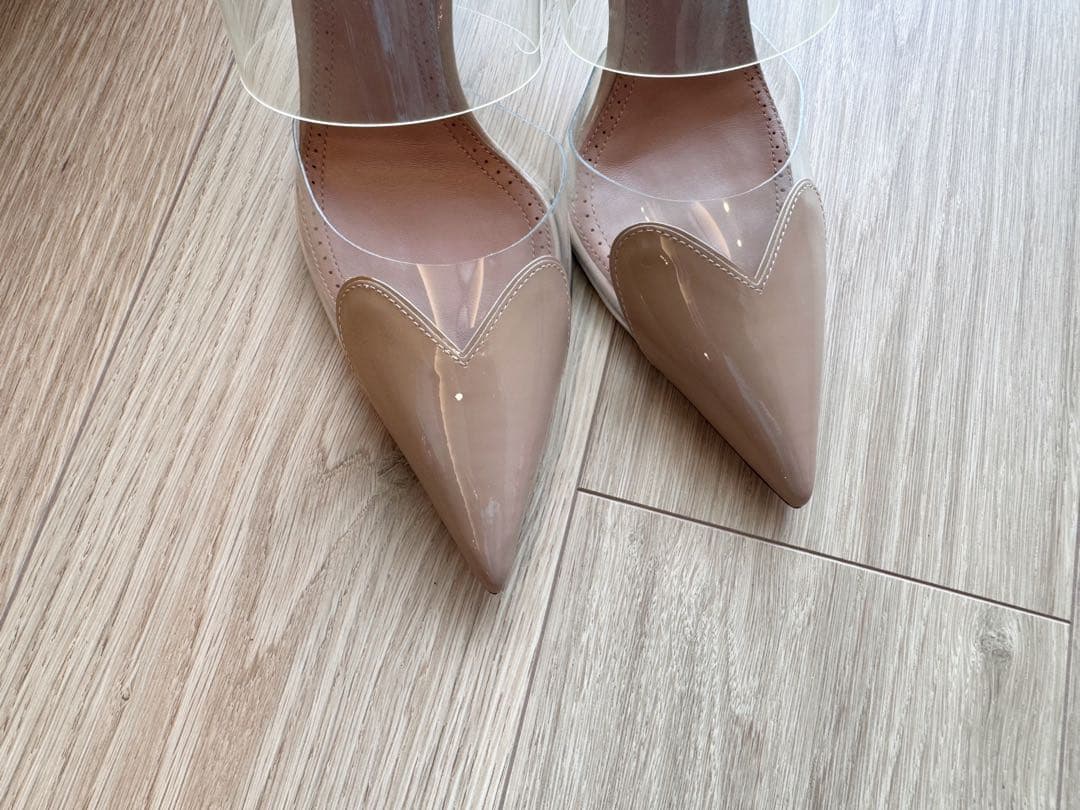 Alaïaアライア　LE CŒUR パテントカーフスキン製 ミュール　ベージュ