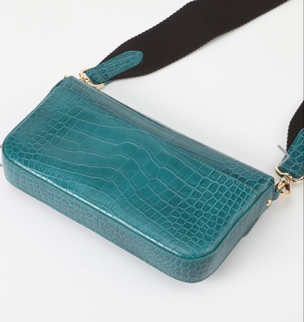 ADMJ 型押しbeeモバイルポーチ