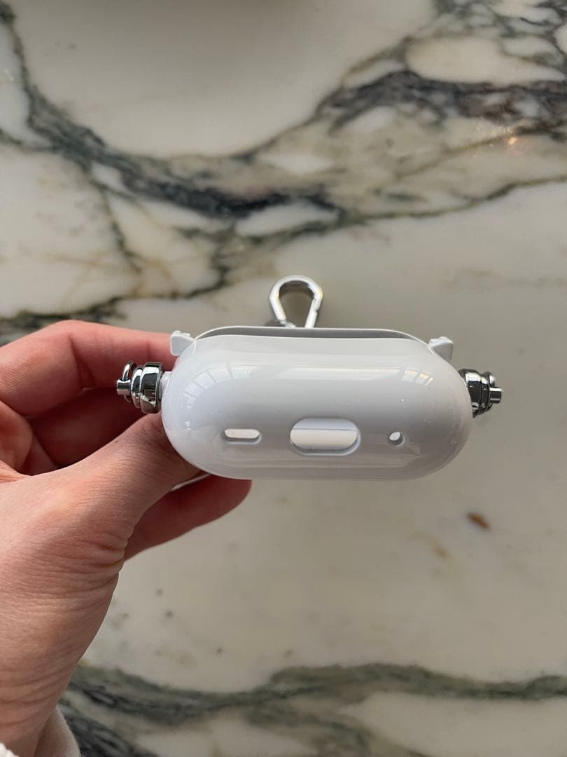 PRADA ホワイト ハンドル付き AirPodsProケース