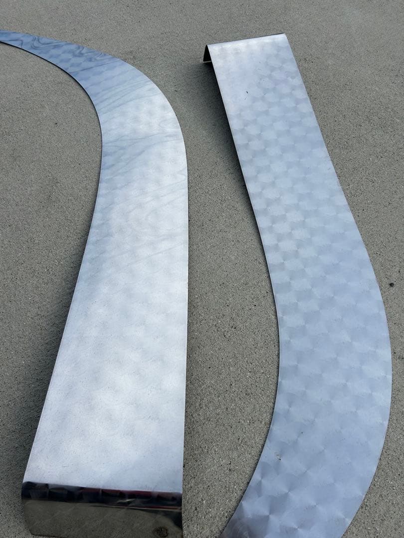 ステンレスフェンダー　クオン　ウロコ