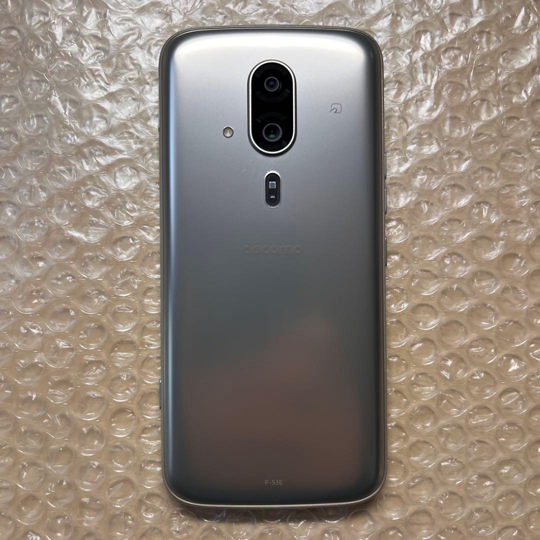 F-53E らくらくスマートフォン ゴールド色