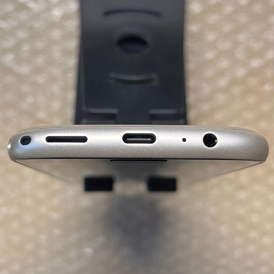 F-53E らくらくスマートフォン ゴールド色