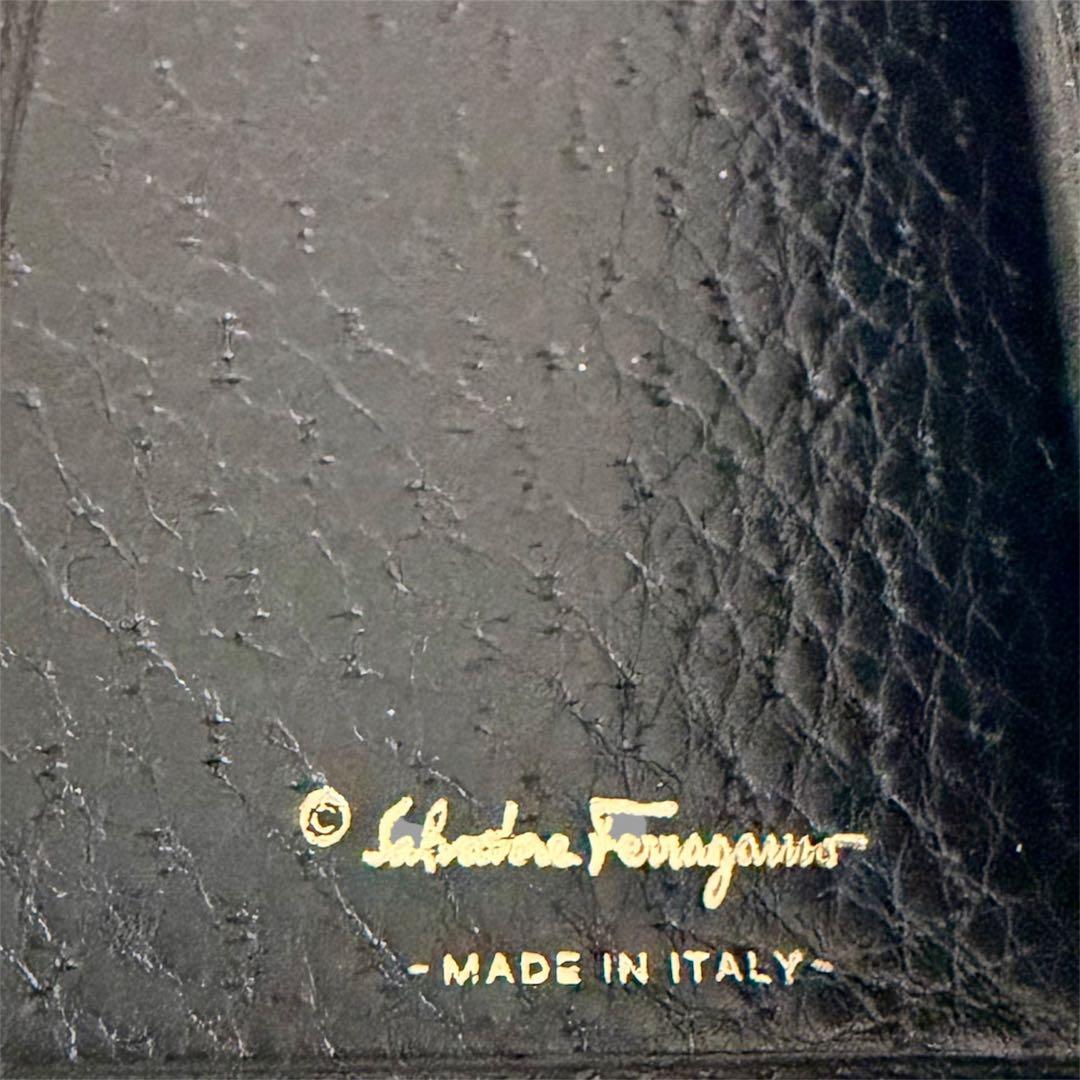 新品未使用 フェラガモ ガンチーニ 留め具 長財布 オーストリッチ 本革