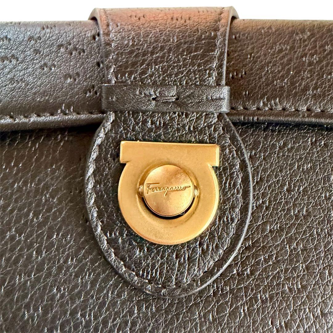 新品未使用 フェラガモ ガンチーニ 留め具 長財布 オーストリッチ 本革