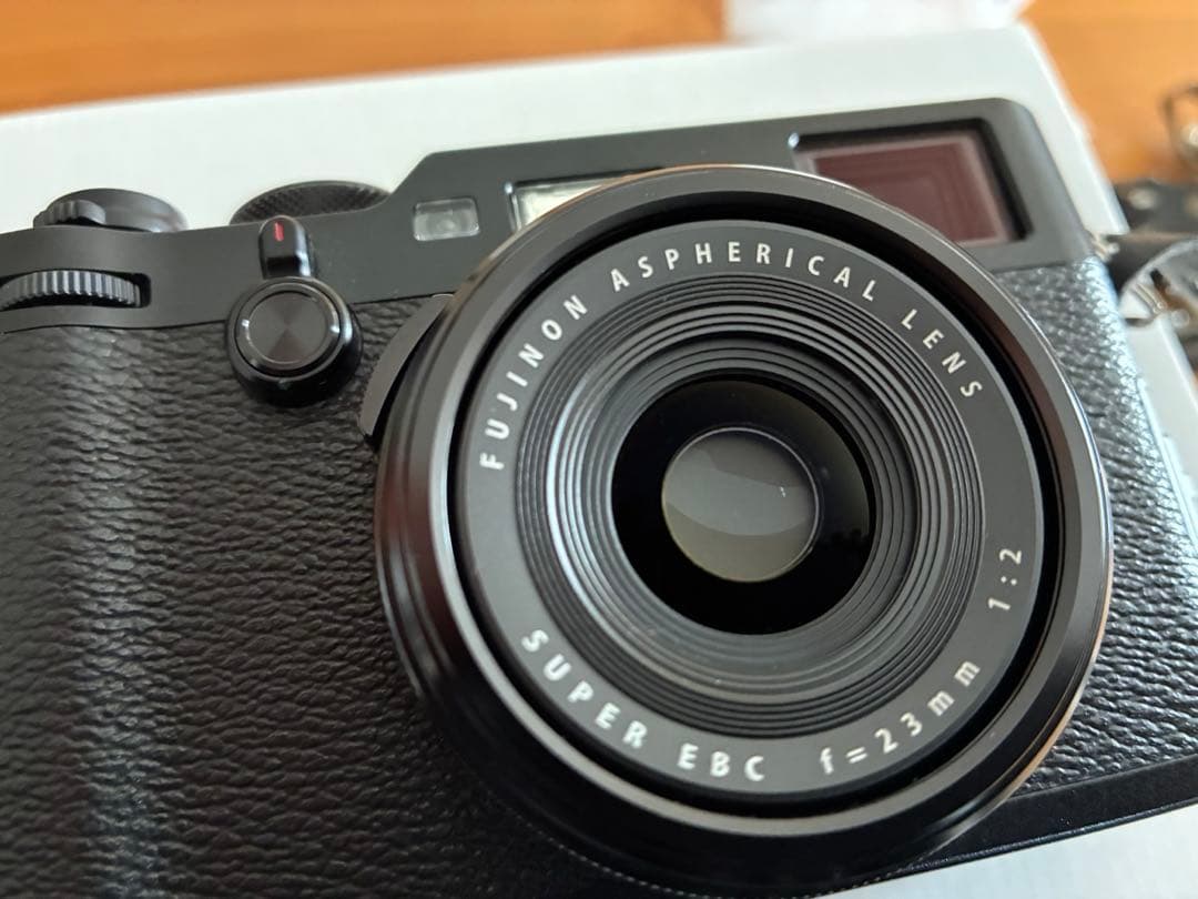 ⭐︎極上品1100ショット　富士フイルム　fujifilm X100f おまけ付き