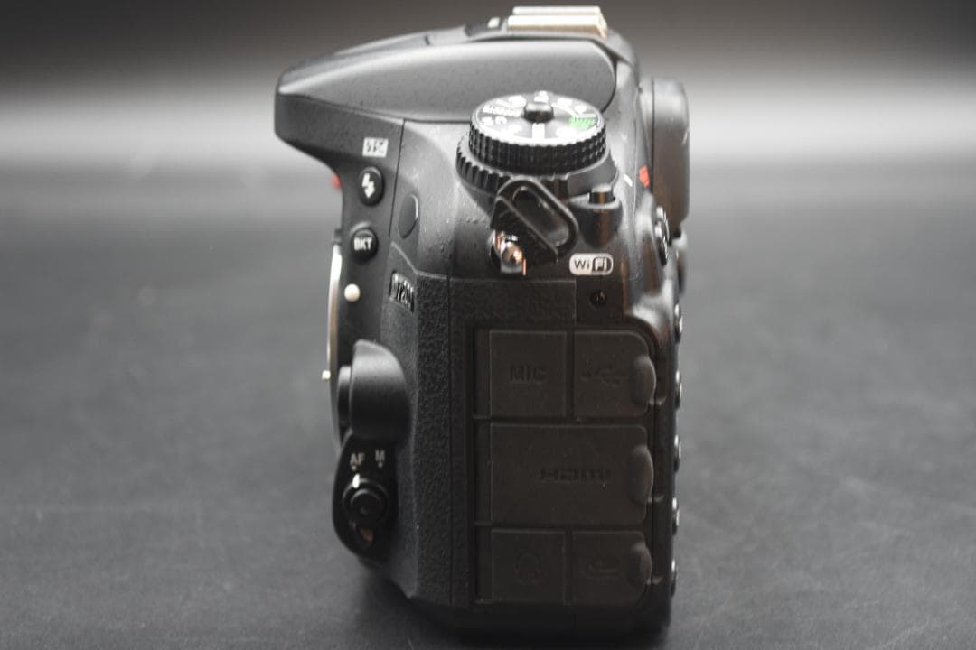 Nikon ニコン D7200 デジタル一眼レフカメラ