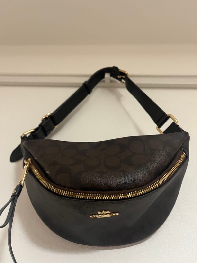 Coach ハーフムーン ボディバッグ ダークブラウン