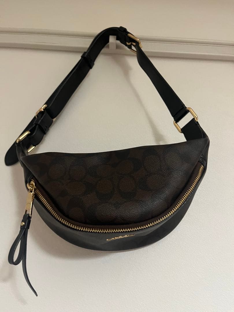 Coach ハーフムーン ボディバッグ ダークブラウン