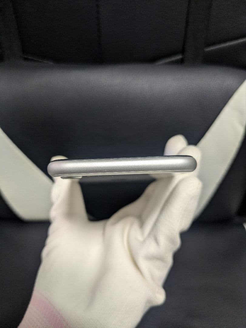 極美品　iPhone　SE 第2世代　128gb 白　SIMフリー　35