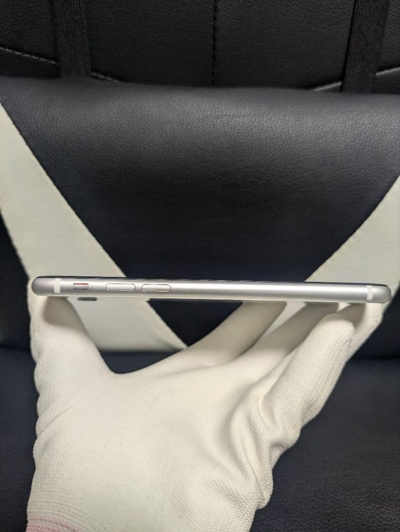 極美品　iPhone　SE 第2世代　128gb 白　SIMフリー　35