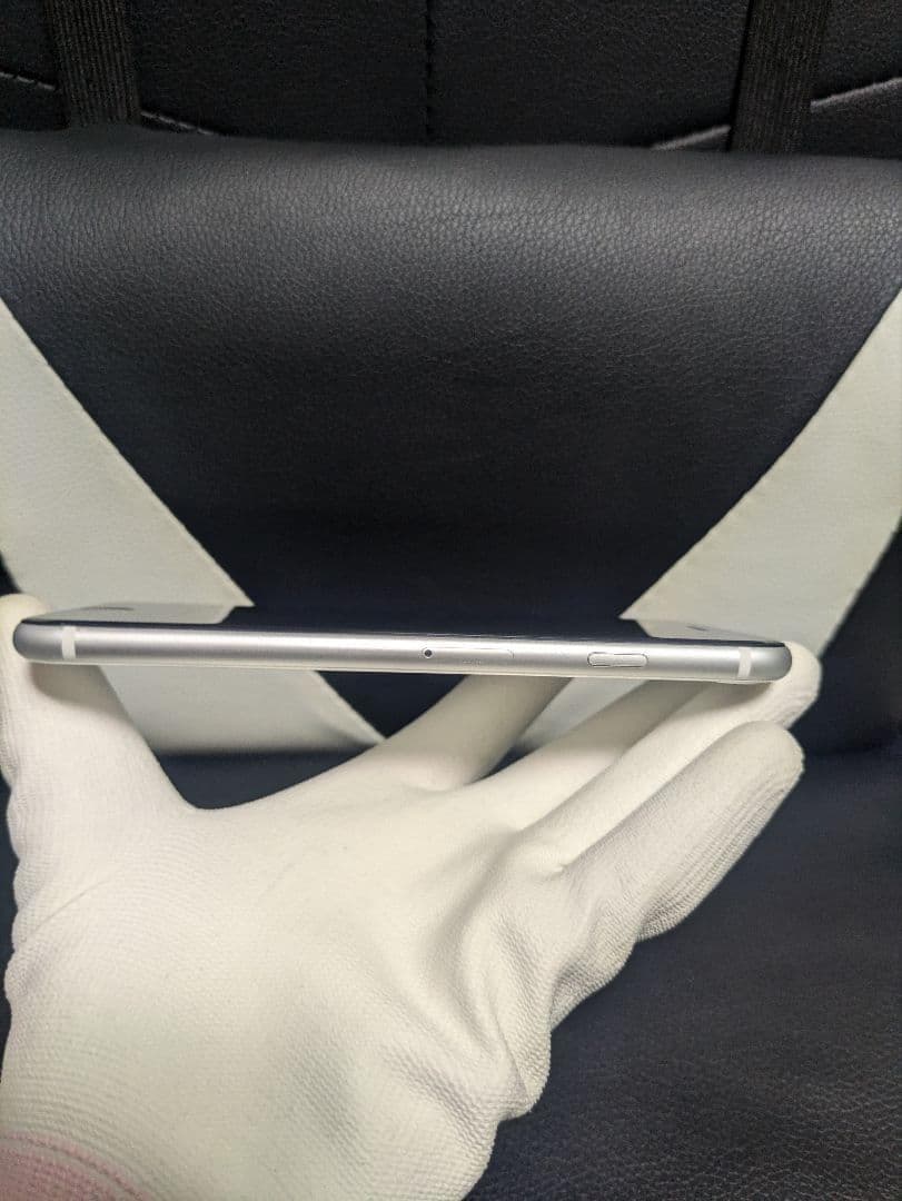 極美品　iPhone　SE 第2世代　128gb 白　SIMフリー　35