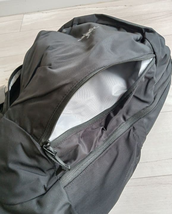 MR-33 ARC'TERYX ブラックバックパック 新品タグ付き