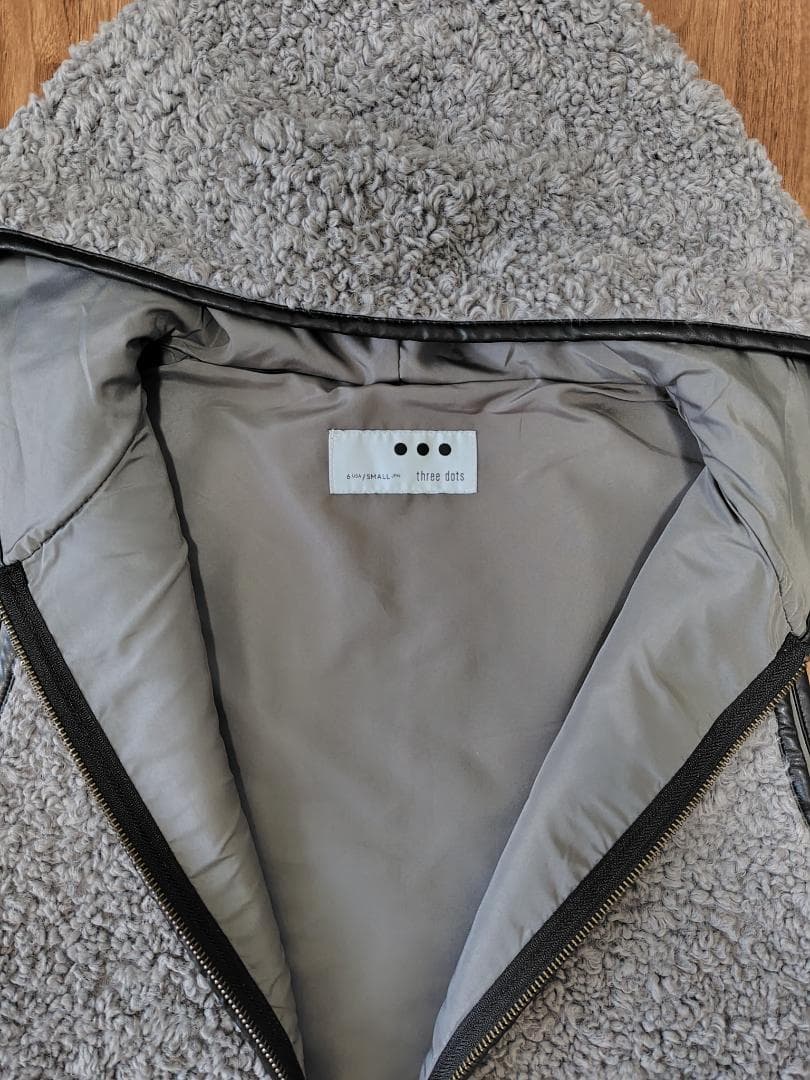 three dots フーディーベスト