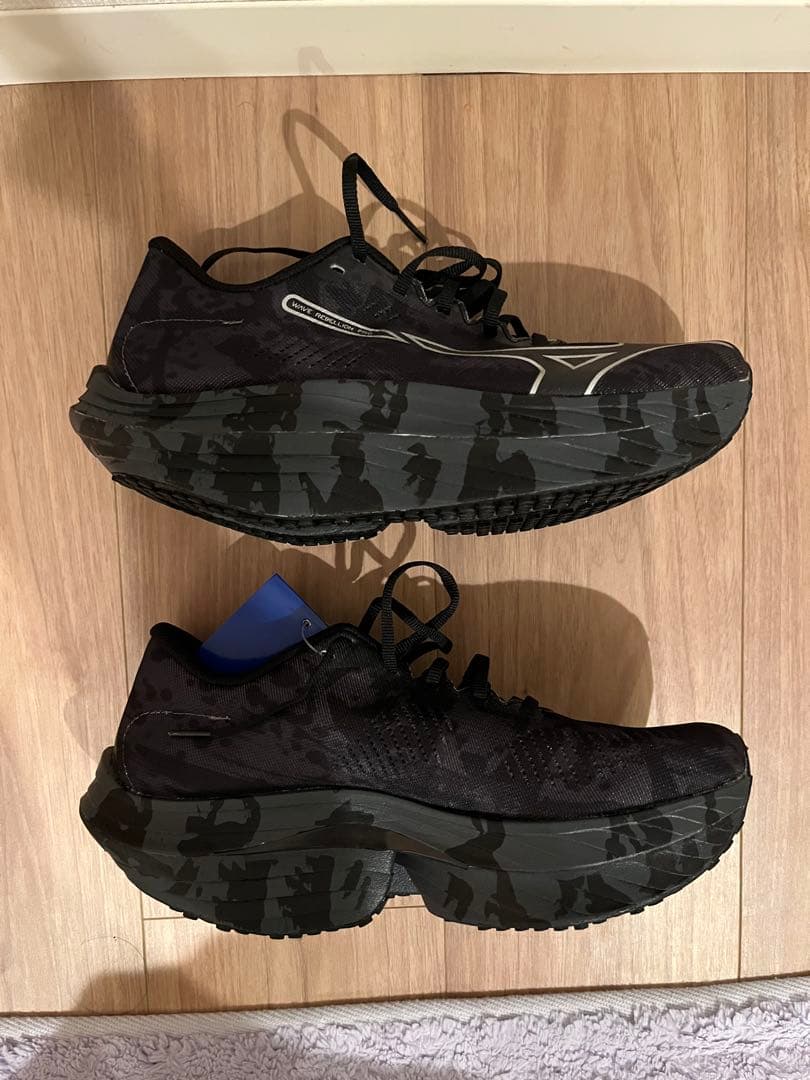 ミズノ　ウェーブリベリオンプロ　25.5cm