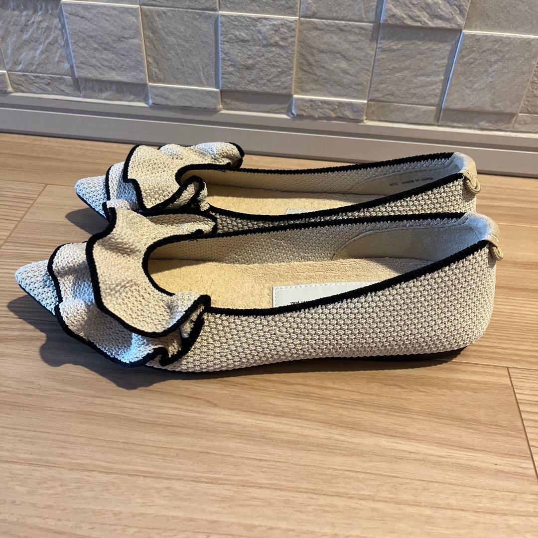 Offen フリルパンプス　ベージュ　黒　40 フラットシューズ