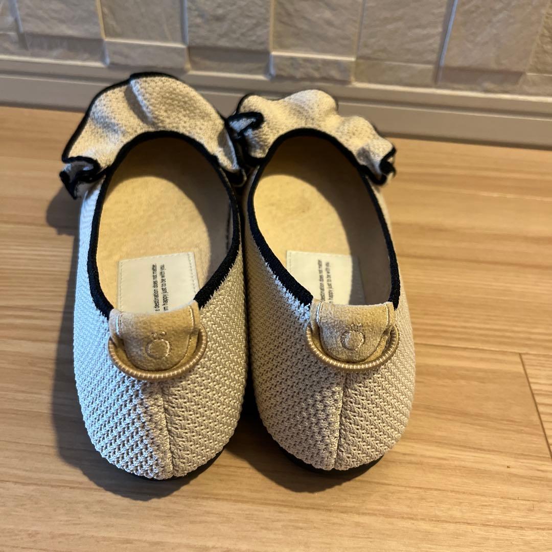 Offen フリルパンプス　ベージュ　黒　40 フラットシューズ