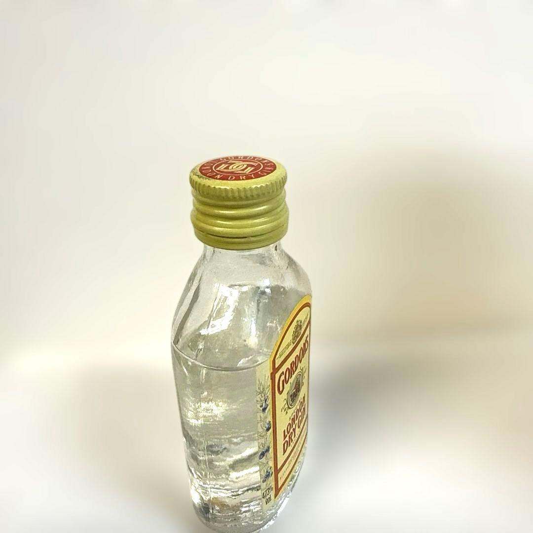 ゴードンGordon's Dry Gin 750ml 47%とミニチュアセット