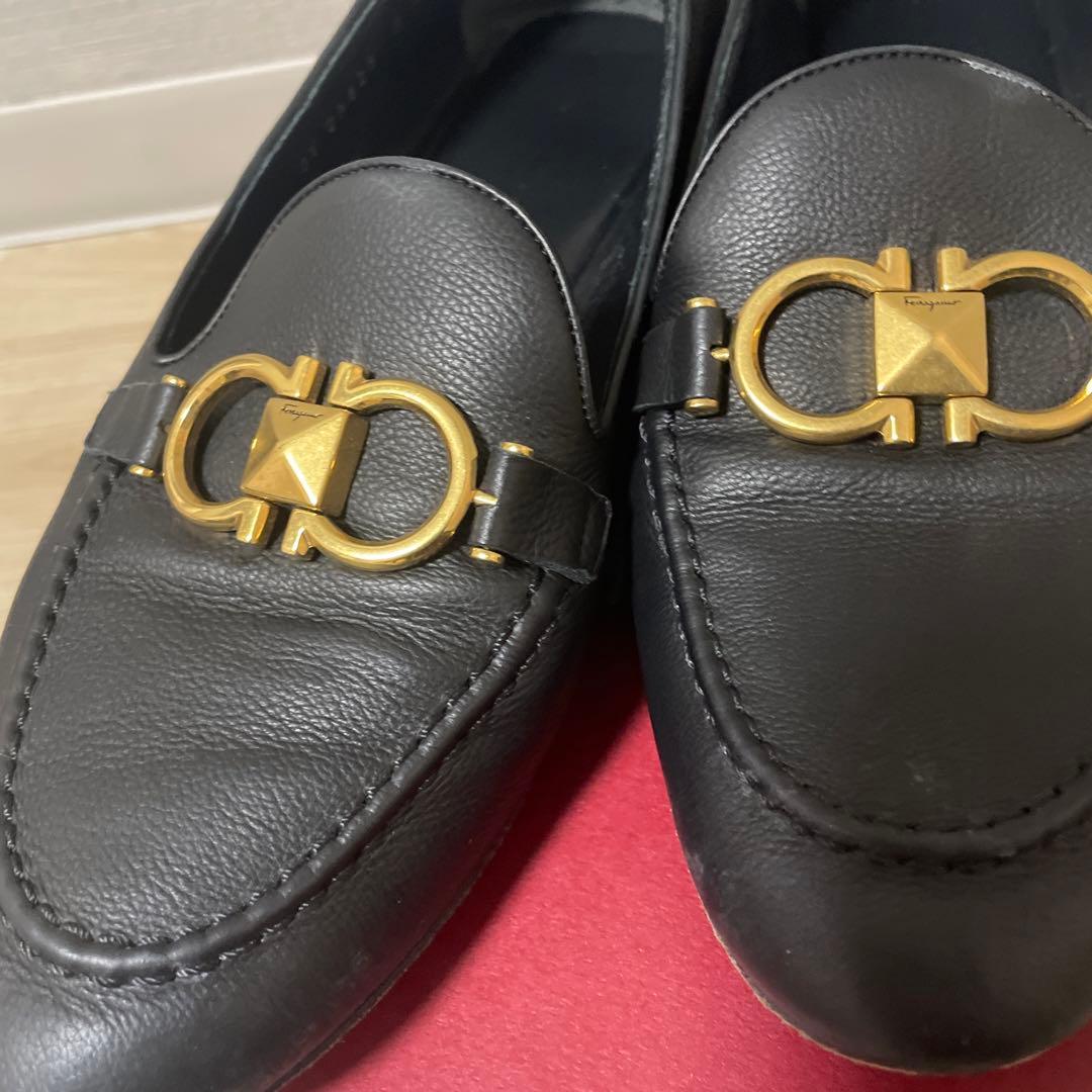 フェラガモ ブラックレザー ローファー ガンチーニ９Ｄ