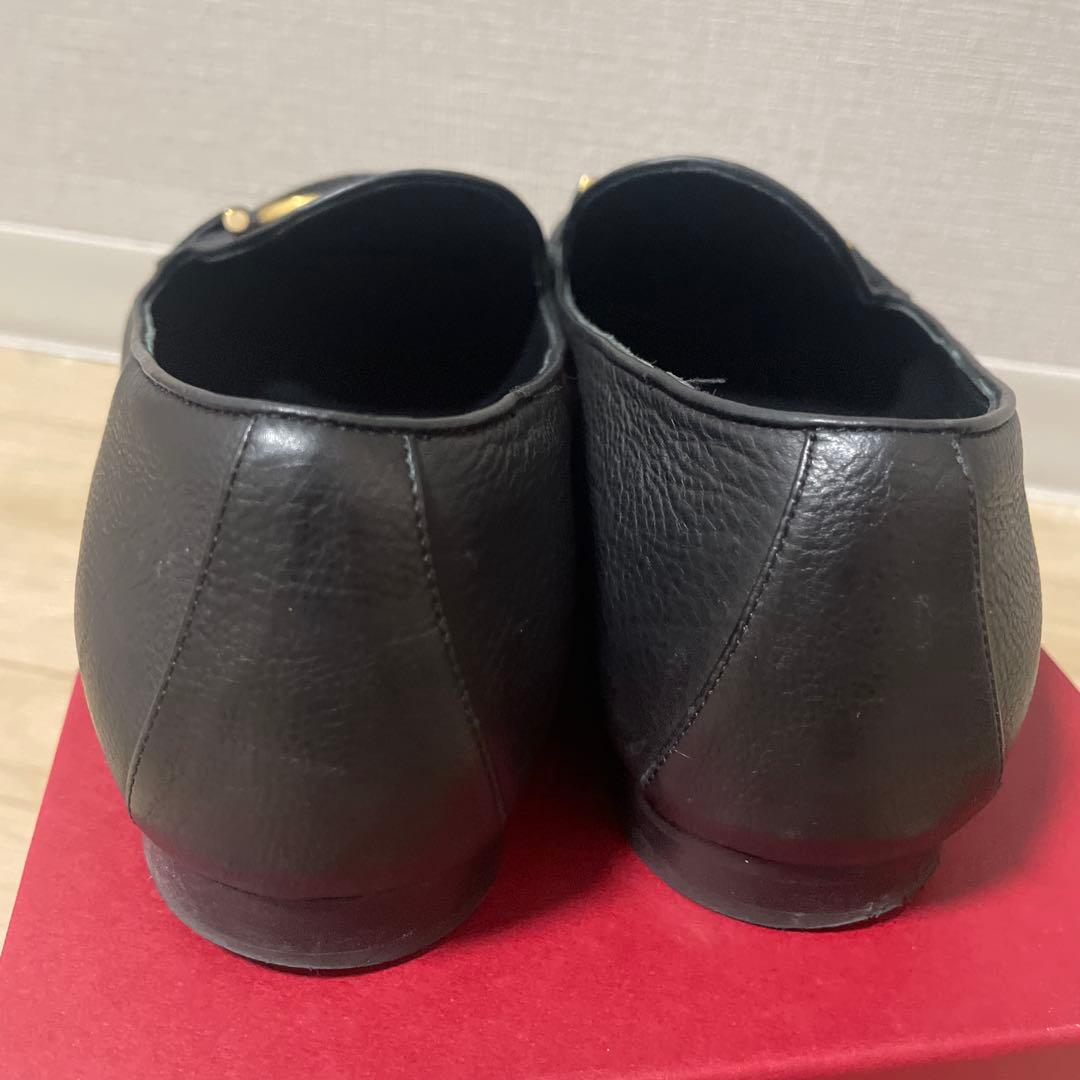 フェラガモ ブラックレザー ローファー ガンチーニ９Ｄ