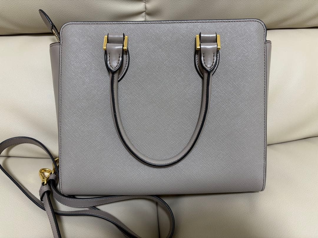 【新品】PRADA ショルダーバッグ　レディース　ベージュ