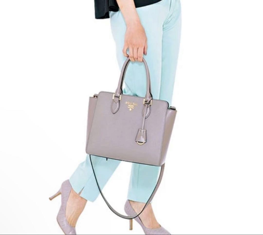 【新品】PRADA ショルダーバッグ　レディース　ベージュ