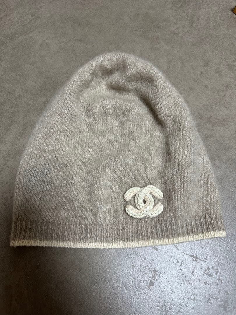 CHANEL グレー ニット帽 ロゴ刺繍