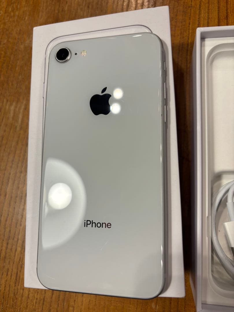 携帯電話本体 iPhone8 64GB