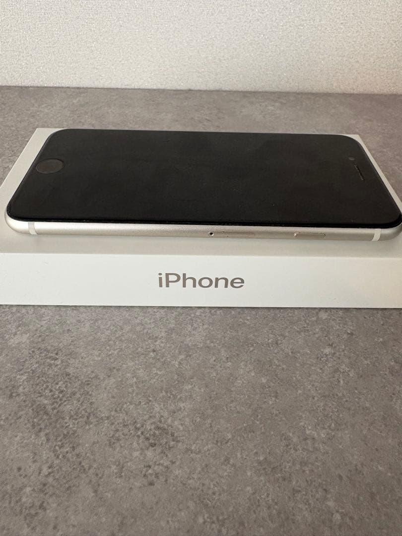 【箱つき】Apple iPhone SE 第3世代 本体 SIMフリー　128G