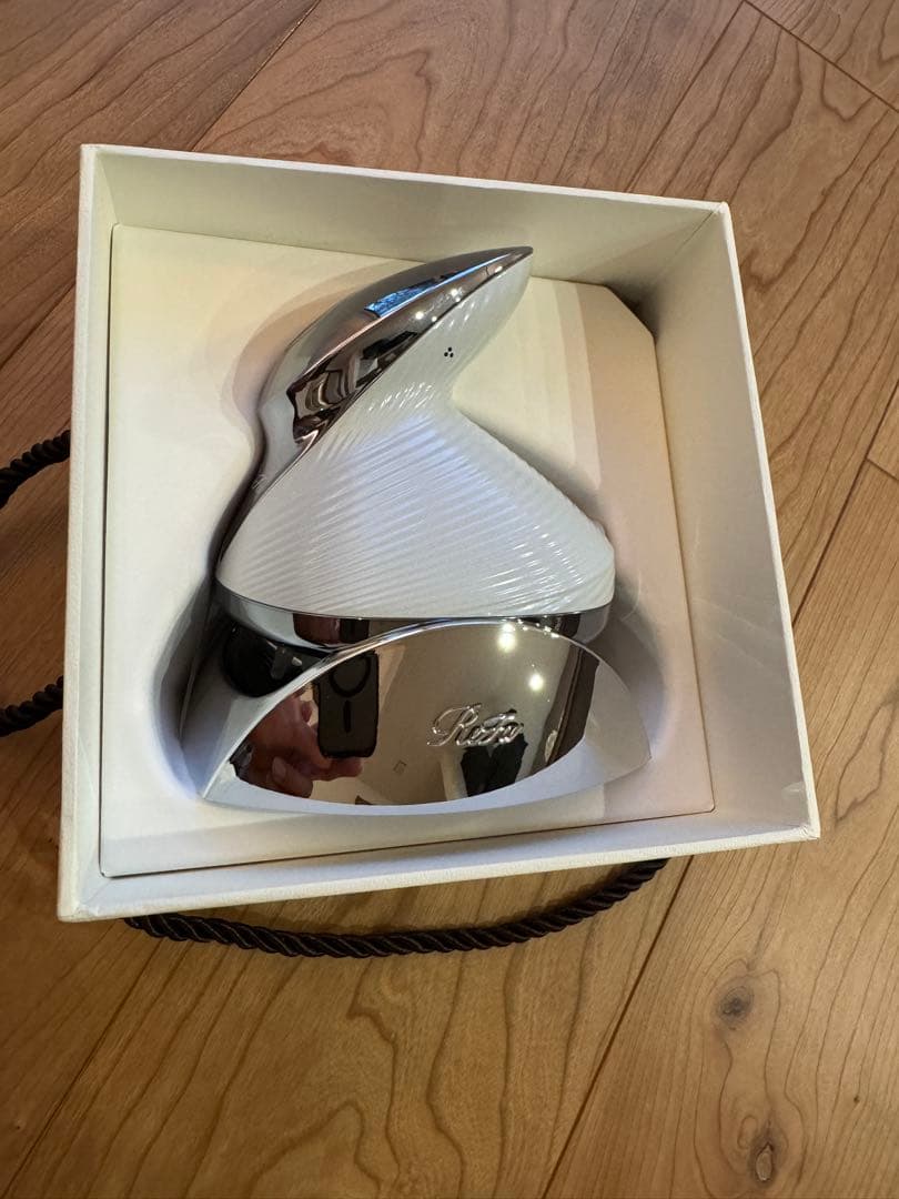 【新品未使用】リファビューテック　ヘッドスパ　ホワイト