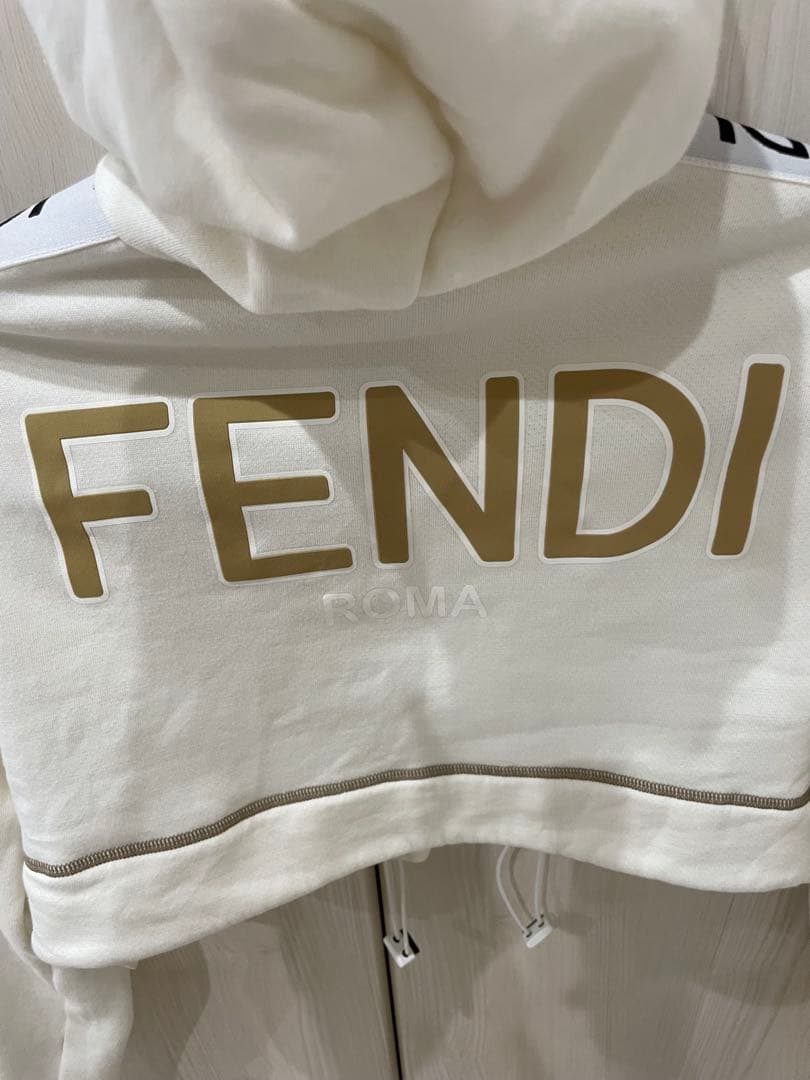 FENDI ショート丈パーカー デカロゴ XXS