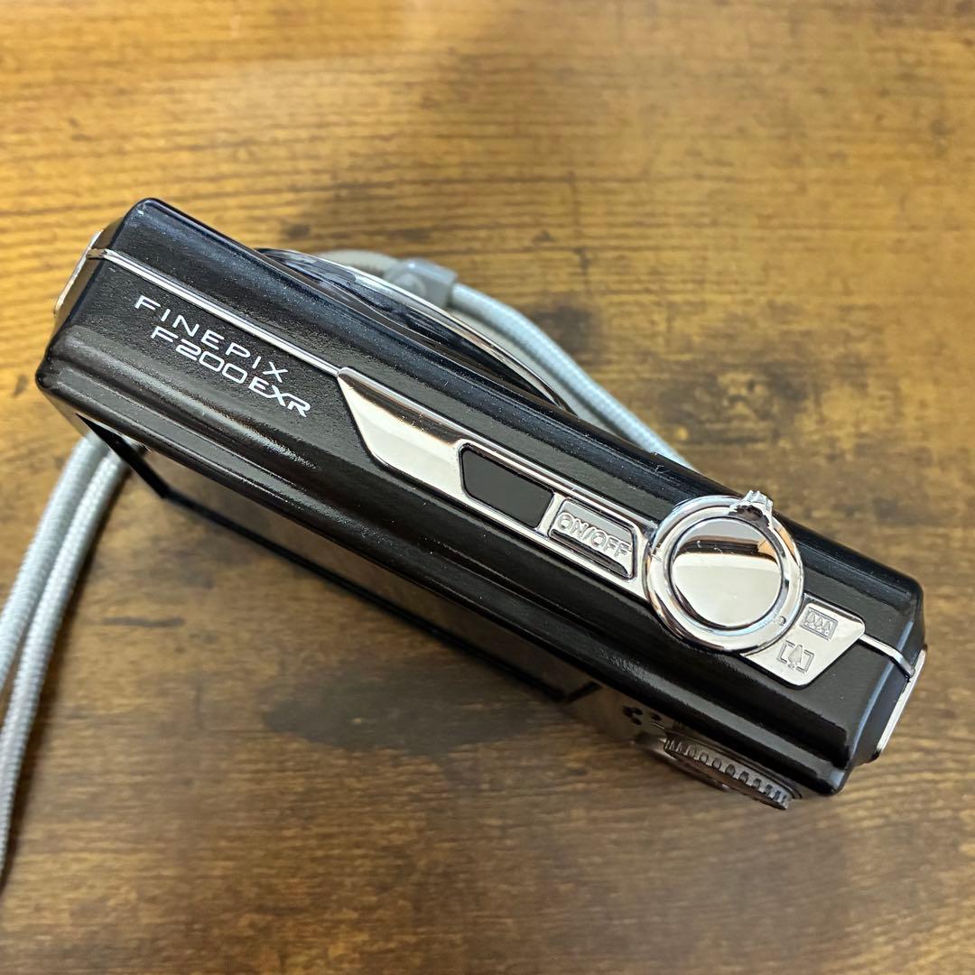 デジタルカメラ FUJIFILM FinePix F200EXR