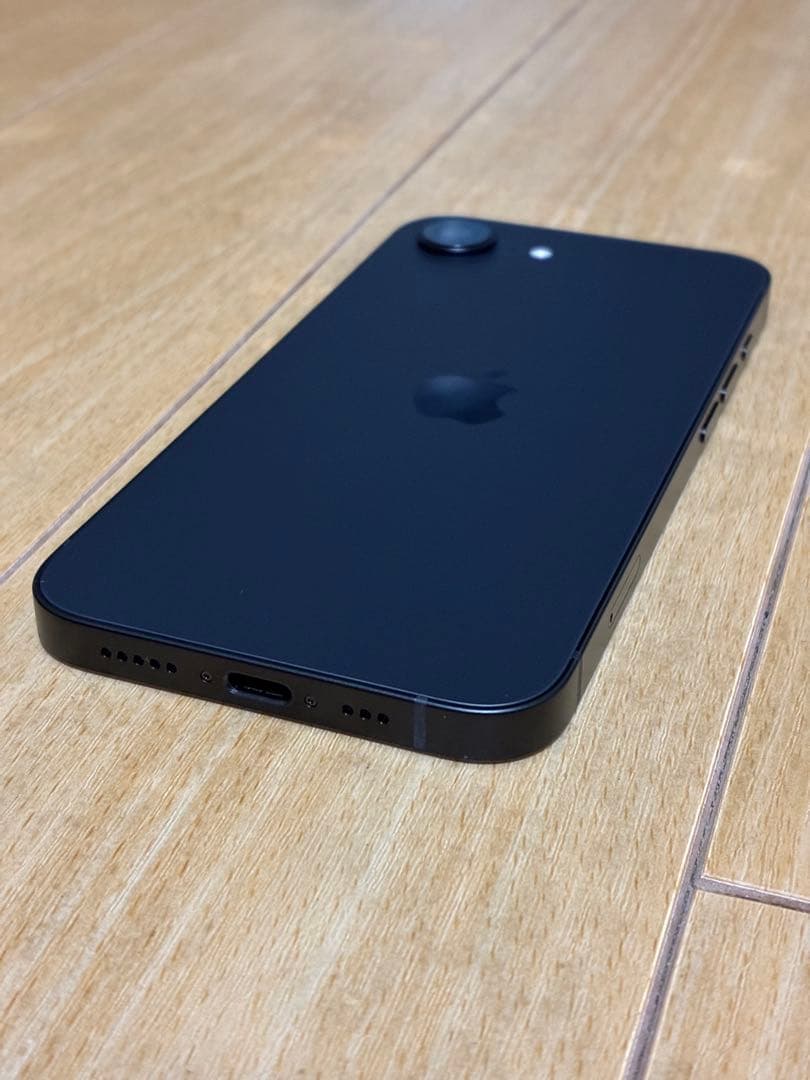 Apple iPhone 16e ブラック 128GB ドコモ版　SIMフリー